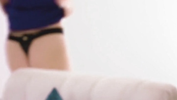 Két kis bájos szőkehajú cicus és egy mázlis pali trióban kufircolása Thumb