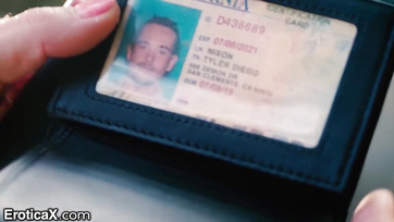 Felfalta a fiatal platinaszőke cica puncuskáját mielőtt őrülten megkuffantotta volna Thumb