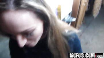 Egy kis zsetonnal rábeszélte a magyar származású sunácskát a publikus kufircolásra Thumb