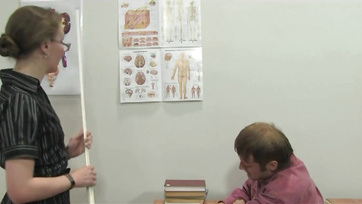 Bekasztotta a fütyköst a vadító combharisnyás tanárnőci finom pinácskájába Thumb