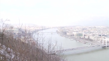 Hazasétált az utca ügynökkel a dúskeblű pesti nőszemély hogy egy kolosszálisat dugjon Thumb