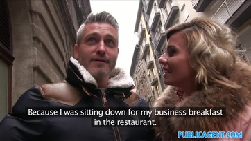 Bezsebelte a készpénzt és széttette a combjait a magyar születésű hölgyike a spontán szex casting-en Thumb