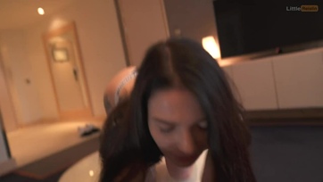 A kívánnivaló kurtizán engedte hogy kotongumi nélkül megbaszarintsam és telespricceljem a nuniját Thumb