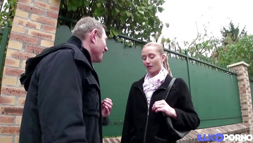 A szexis franciaországi asszonyok sorban megtáncolták az idegen csávó farkát Thumb