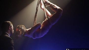 Miután rommá kúrták a kis vöröshajú liba muffocskáját a hátsójába kérte a himbilimbit Thumb