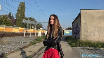 Hozzájárult a vékony tini suna hogy az ismeretlen ügynök zsozsóért megkefélhesse a nunikáját Thumb