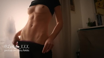 A jópicsájú feleségecském levette a leggings-ét hogy bedughassam a kis muffocskájába Thumb