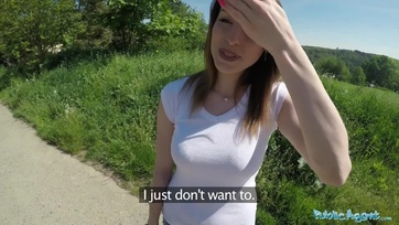 Nem kellett esdekelni a csábos pesti luvnyának hogy lecumizza a kolbászt a szabad levegőn Thumb