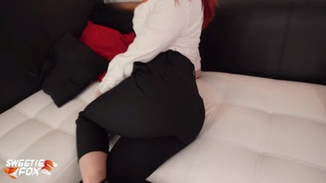 Gondosan mélytorkozott a szajhás vörös asszisztensnő mielőtt kérte volna a mennyei punijába Thumb