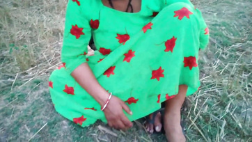 Először farkalták meg ilyen jól a nagy mellű indus lotyót a természet lágy ölén Thumb