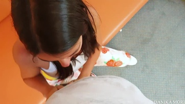 Elővettem a mostoha bátyóm farkát a gatyájából és megszopikáztam a fütykösét Thumb