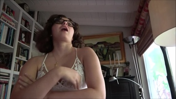 A nimfó tinicsaj rágerjedt a mostoha apukájára és rábírta egy huzamos szexelésre Thumb