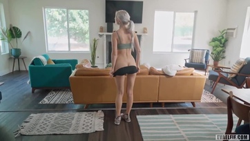 Átjött egy faszimádó szöszike bige aki azonnal levetkőzött hogy megbaszarintsam Thumb