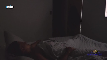 Fullba bemártotta a mostohahugicája szőrtelen kis pinájába a duzzadó répáját a jóvágású latinó Thumb