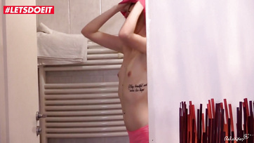 Megkívánta a sportos krapek fütykösét a gőzben a kéjelgő tini Thumb