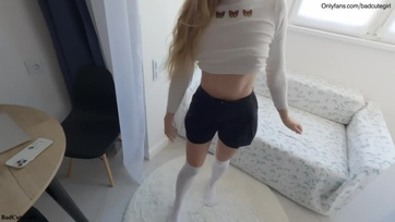 Előregörbült a jóseggű mostoha nővérem és kutyapózban várta hogy megkeféljem a puniját Thumb