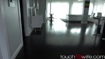 Egy vadidegen csávó baszta a könnyelmű asszonykámat mire megérkeztem Thumb