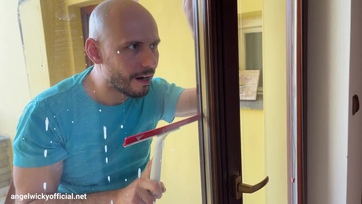 A szőke faszimádó hölgyike megvillantgatta a nagy csöcseit majd megdugatta a nunikáját Thumb