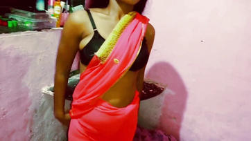 A kéjenc hindu sunci le kívánta netflixezni ahogy a csávójával kúr Thumb