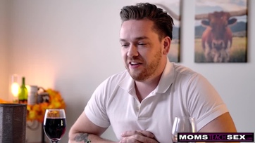 A vacsoránál dobta szét a lábikóját a mostoha hugicája majd a nevelőanyujával közösen megkúrta Thumb