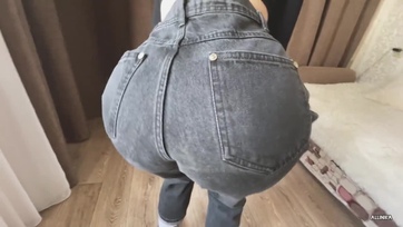 A bűbájos szőke fiatal ribi egyből megízlelgette a dákómat majd belecsücsült a sikamlós kis punijával Thumb