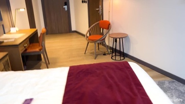 Felszopkodta a fogadott fia pajszerét a pucér milf menyecske és bevette a cerkát a popójába Thumb