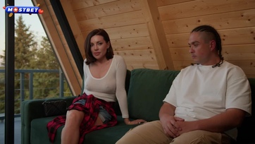 A legjobb cimborám gyönyörű nője rámröppent a partin és rutinosan megugrálta a lomposom Thumb