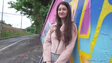 Az nagyon bűbájos főiskolás lány a természet ölén kapta be az utca ügynök jó nagy brokiját Thumb