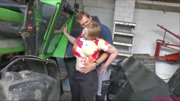 A ronda szőke főnökasszony rávetette magát az alkalmazottjára és befalta a trutyiját Thumb