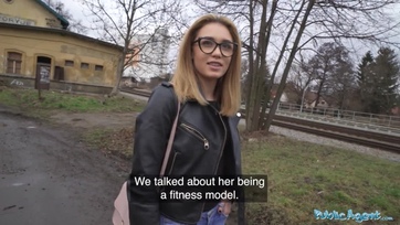 Még csak 18 esztendős a sunci de már tisztességesen szopizza a brokit és élvezettel széttárja a lábikóját Thumb