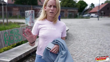 Egy kis lovettáért vidáman felment az utcaügynökkel a pornó meghallgatásra a szőkehaju fricc bige Thumb