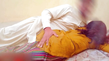 Először jutott be egy duzzadó broki az emírségekbeli tini picsa szűköcske kloákájába Thumb