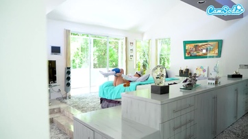 VR szemüvegben rosszalkodott a szexmániás cicababa mikor a szexéhes mostohabátyusa bemártotta a brokiját Thumb