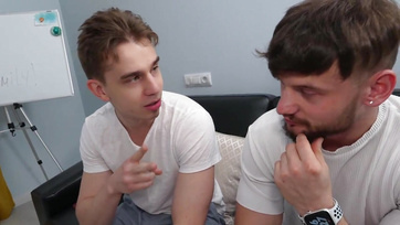 A faszhiányos tini bula felkészítés helyett inkább megdugatta a palikkal a sejhaját és a puncuskáját Thumb