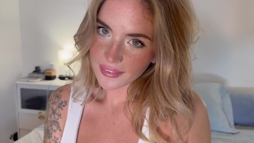 Átjött a dúskeblű faszéhes cica és határtalanul dédelgette az óriás kobrámat Thumb