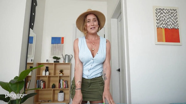 Rámmozdult a mostoha anyucim vadító barátnéje akinek öntudatlanul behatolt a seggébe Thumb