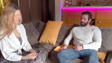 A fini sunácskáját ujjazgatta a mostohahugim mialatt én előrehajolva kuffantottam a sejhaját Thumb