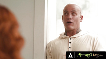 Éppen a neveltfiacskájával kúrt a csapodár nő mikor hazaért a mérges házastársa Thumb