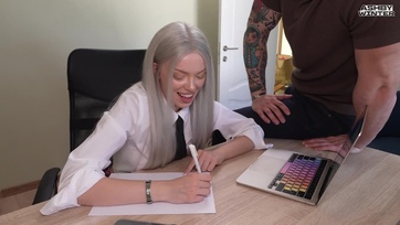 Előrántotta a vaskos dárdáját a gyúrós fickó és lecumiztatta a cuki 18 éves tanítványát Thumb