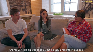 A kéjsóvár háziasszony bemutatta a bűbájos babysitternek hogyan kell leszívni egy falloszt Thumb