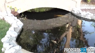 Az anyucija exférje megbaszta és teleélvezte a kalandvágyó tini csaj muffját a betekintési napon Thumb