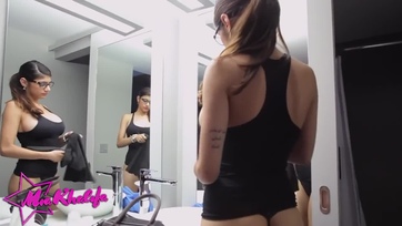 Félmeztelenül lépett be a hálóba az iráni pornó csillag hogy egy nagyot kúrjon Thumb