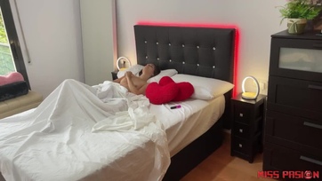 Egyszerű volt megkúrnom a 20 éves lakótársnőmet miután tetten értem maszti közben Thumb