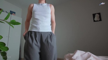 A kívánós milf anyuka elcsípte a neveltkölykét csuklózás közben és ráesett a vastag fütykösére Thumb