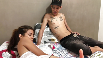 Felfedeztem a bájos mostohahúgicám vibrijét majd bemutattam neki a péniszemet ami hatványozottan jobb Thumb