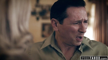 A jókiállású fiatal fiúcskának sikerült bejutnia a gigantikus cerkájával a nagy cicis nevelőanyuja fini lyukacskájába Thumb