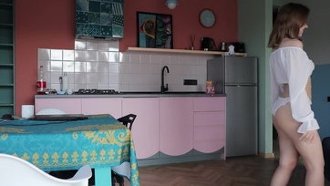 Felállította a kiéhezett tini lány a fickója répáját majd belecsücsült a tocsogós kis pinácskájával Thumb