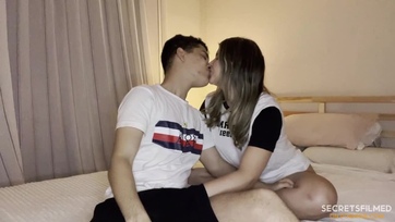 Az ari kedveském szülei elutaztak következésképp felvettünk egy intim pornóvideót a hálószobájukban Thumb