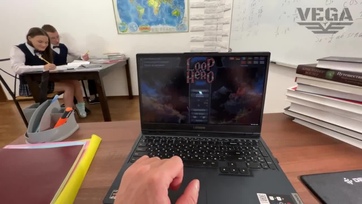 A tanár bácsi is bevágta a robusztus pajszerét a szemérmetlen kollégista pipi punijába az osztályteremben Thumb