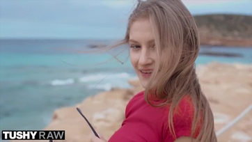 A csatangolás után átszettelt a szukás hazai kiscsaj és precízen megdugatta a szűköcske popóját Thumb